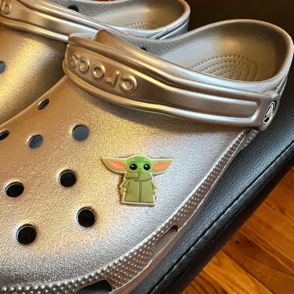 CROCS/Disney Grogu Clogs Size 13. Brand New Never Worn!!!! - Picture 2 of 10
